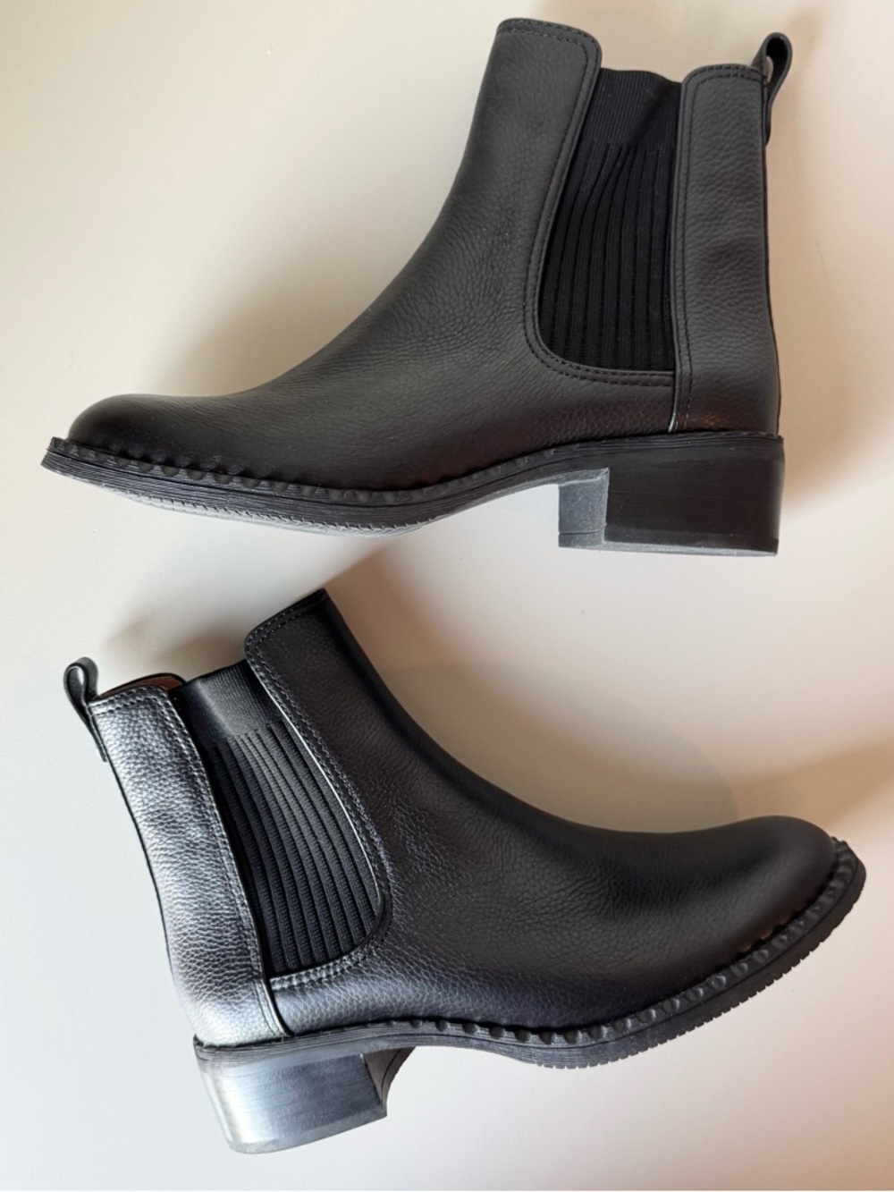 Gentle Souls by Kenneth Cole Women's Black Best Elastic Chelsea Boots sz 8
